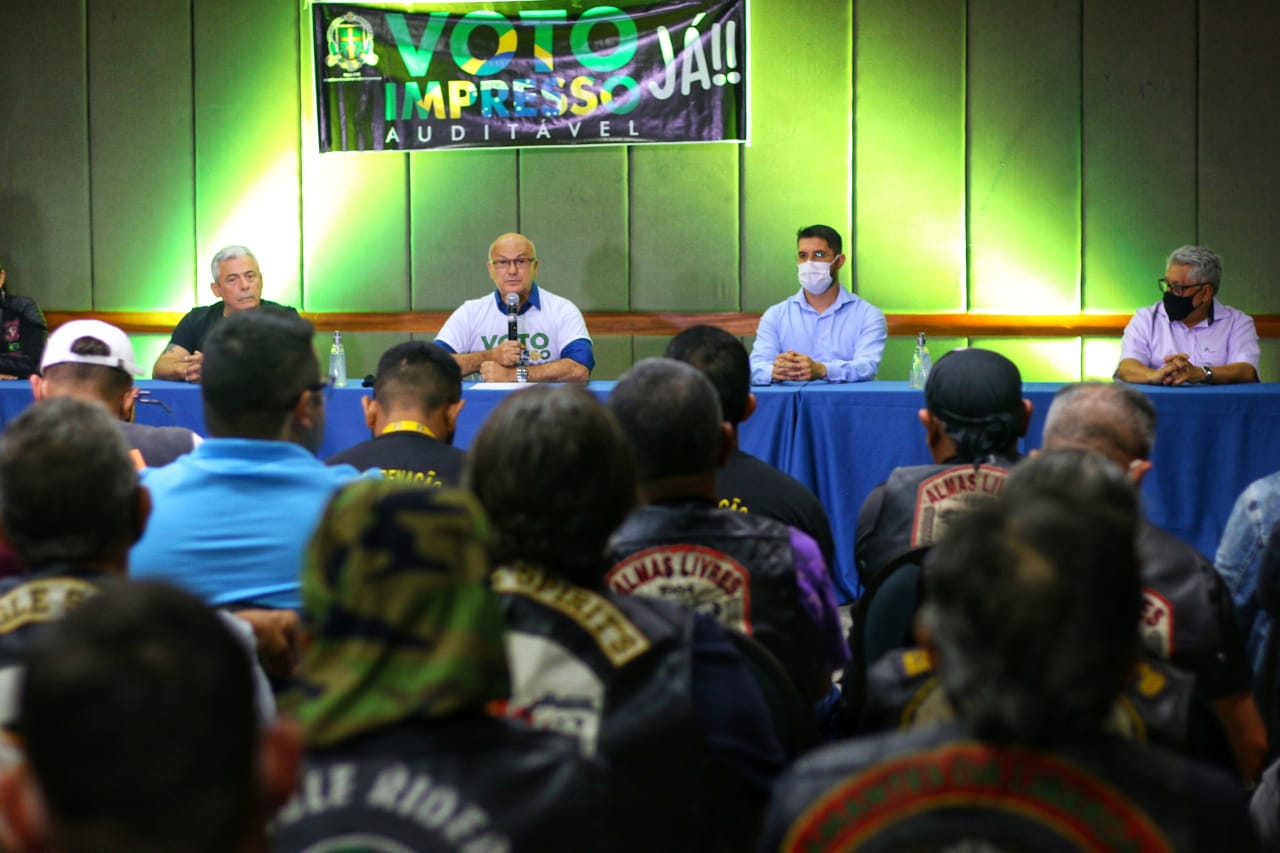 Bolsonaro vai participar de motociata em Manaus que pede apoio a voto impresso