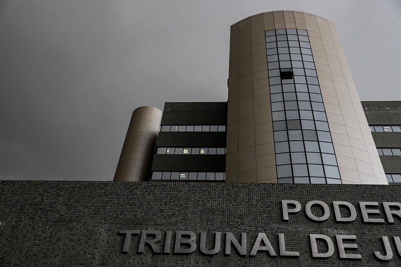 Justiça mantém indenização a pais de criança morta por choque elétrico no Amazonas