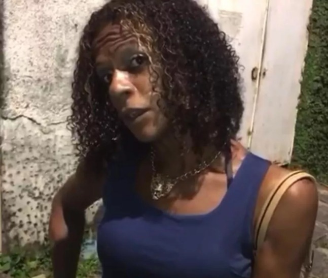Mulher trans é morta com tiro no pescoço