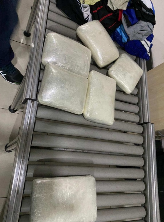 Passageiro é preso com mala 'recheada' de drogas no aeroporto de Manaus