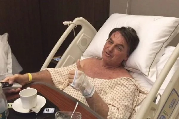 Bolsonaro foi intubado para UTI; boletim diz que presidente ficará internado