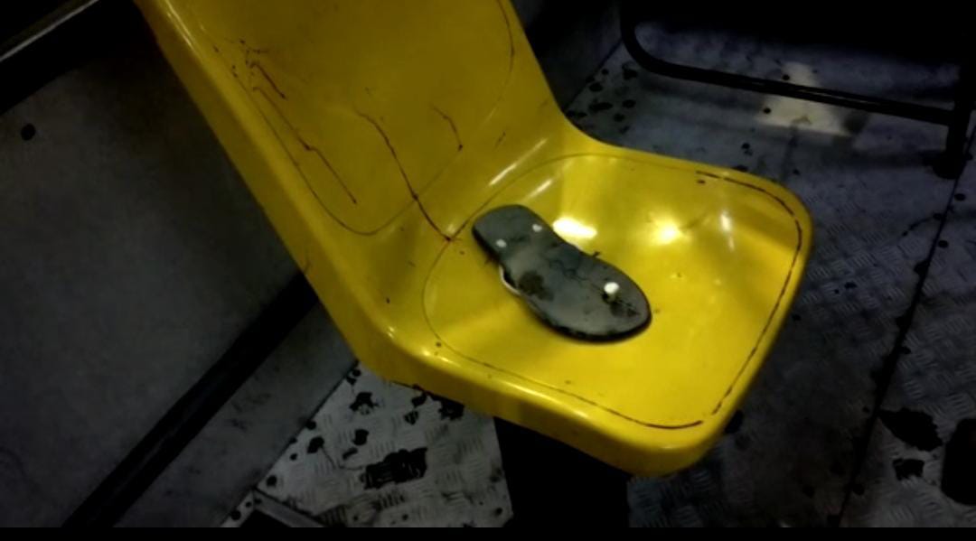 Homem é esfaqueado na cabeça dentro de ônibus durante assalto em Manaus