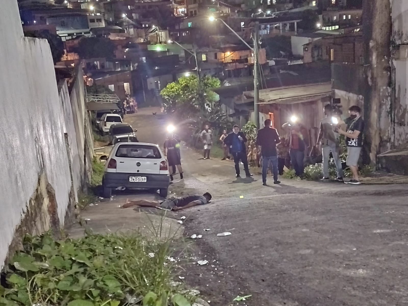 Homem é baleado e deixado para morrer em via pública de Manaus