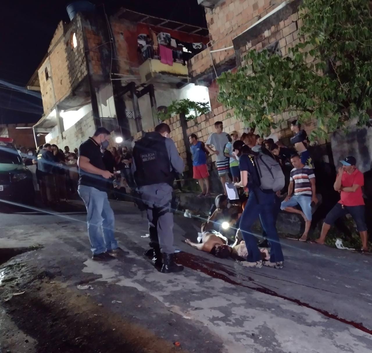 Jovem corre de bandidos, tropeça e é morto com 12 tiros em Manaus