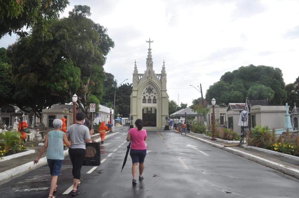 Cemitérios serão reabertos para visitação a partir de segunda em Manaus