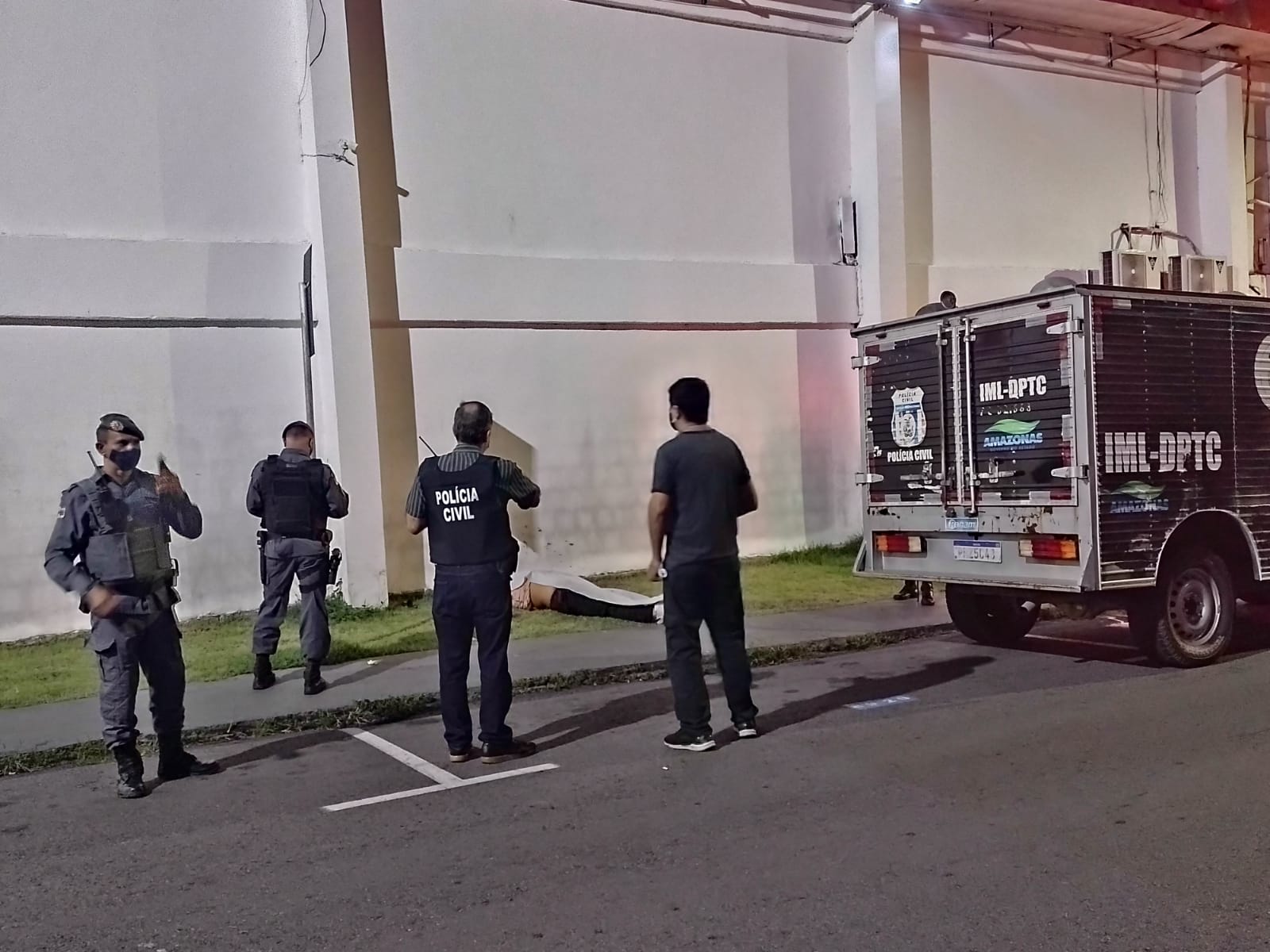 Tentativa de assalto termina em tiroteio com 1 morto e 2 feridos em Manaus