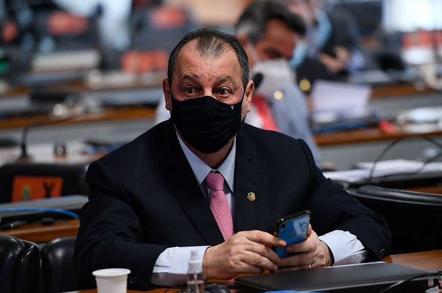 Omar pede à DPE providências para que vitimados pela Covid no Amazonas sejam indenizados