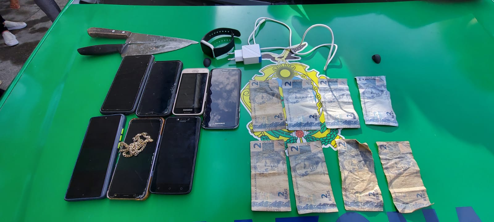 Bandidos assaltam ônibus e trocam tiros com policiais em Manaus