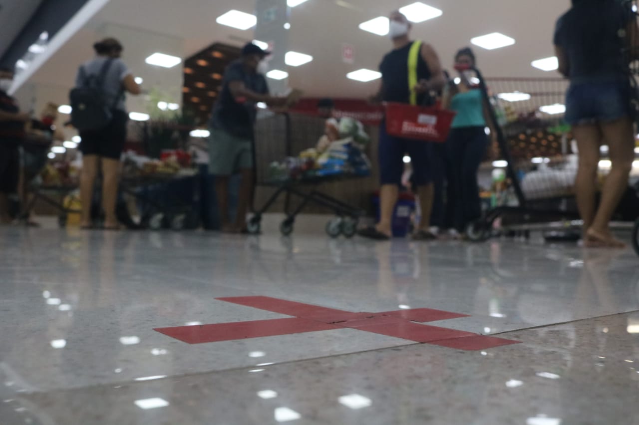 Supermercados de Manaus são multados por descumprirem medidas restritivas