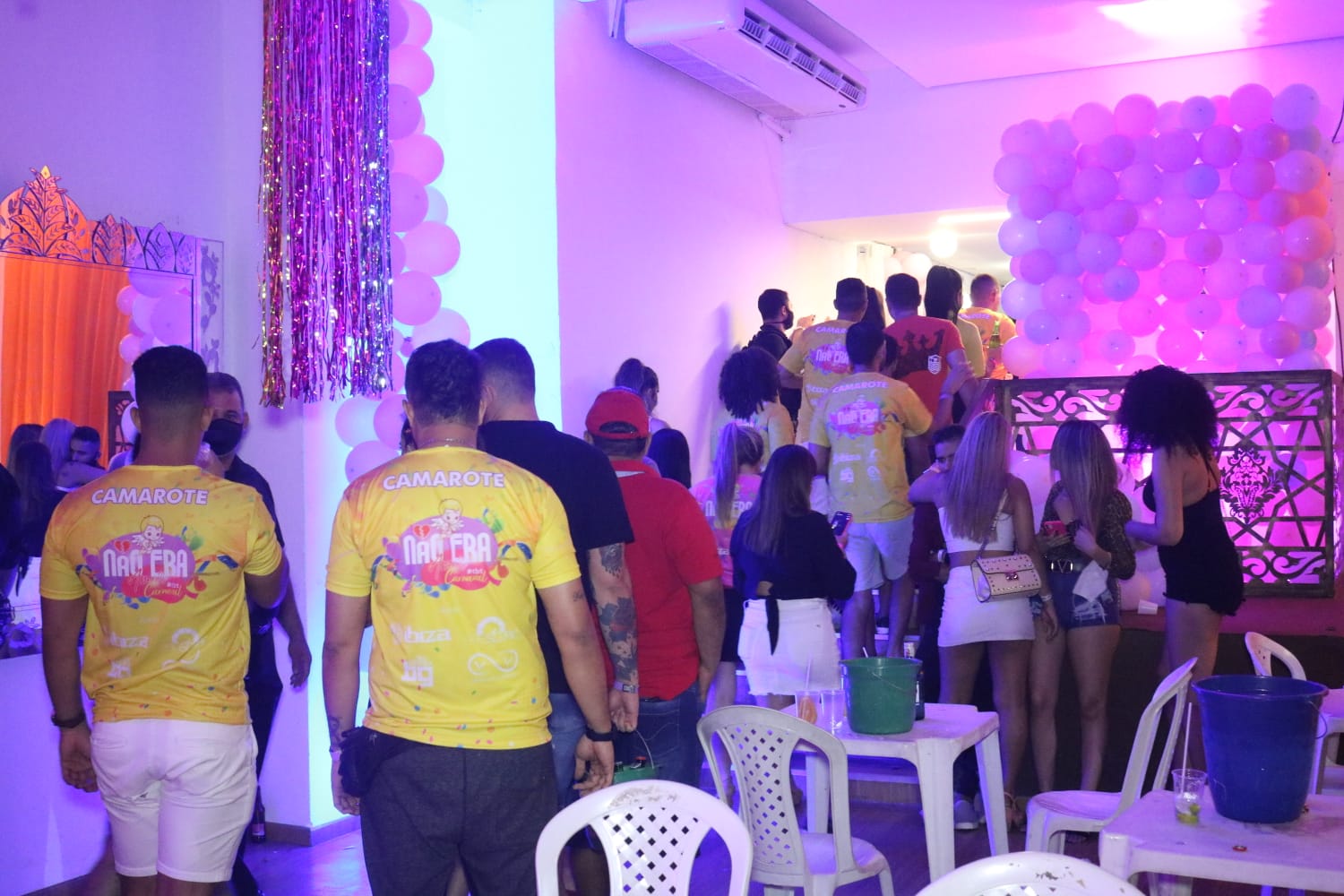 Festa clandestina 'Não Era Amor' com mais de 500 pessoas é encerrada em Manaus