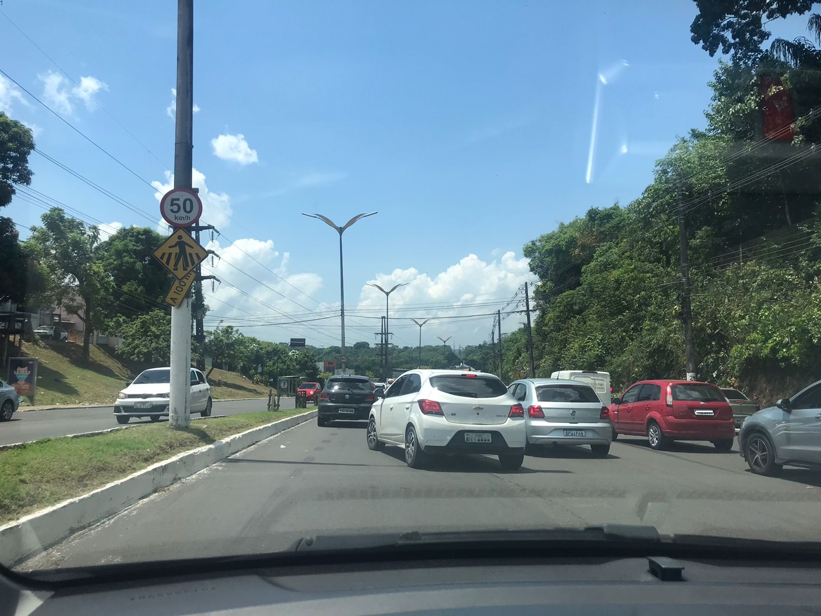 Manaus registra pontos de engarrafamento neste sábado