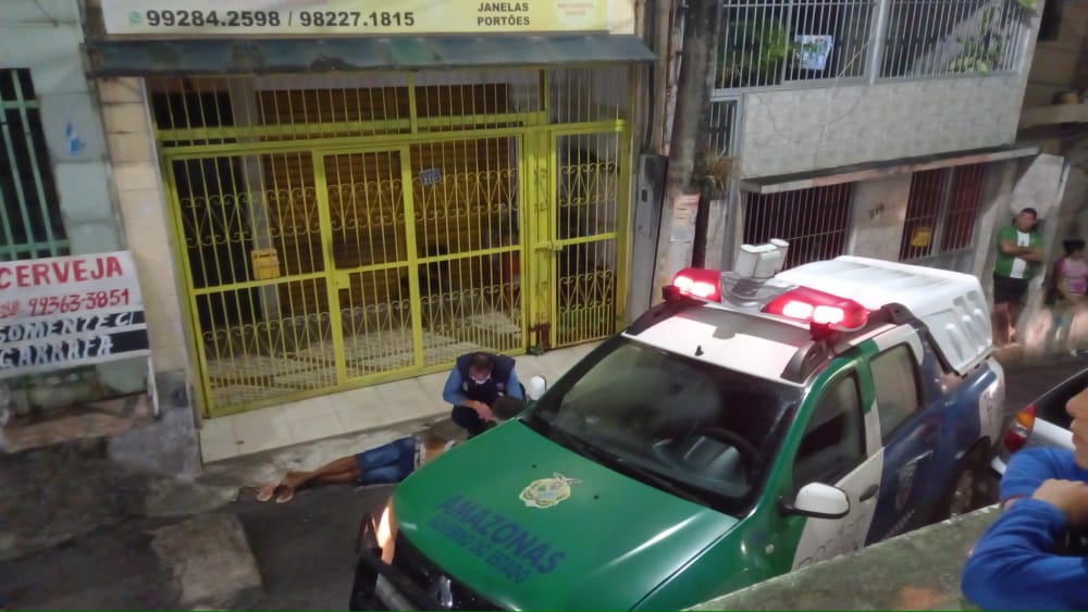 Homem é executado com 8 tiros enquanto caminhava em rua de Manaus