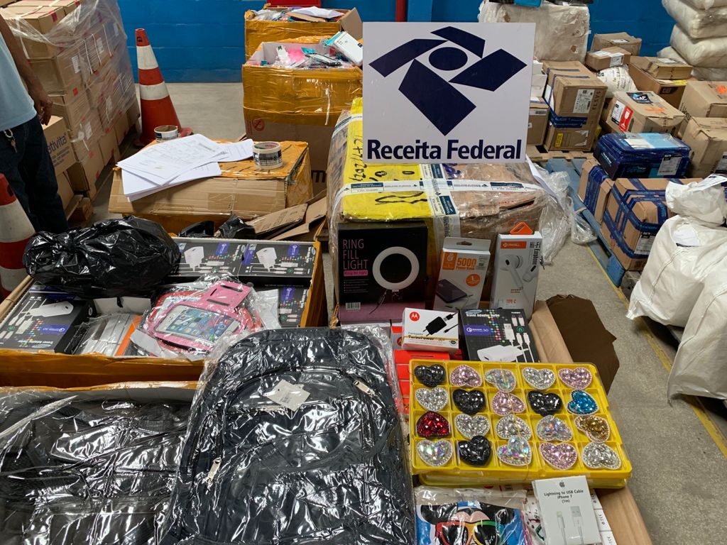 Receita apreende quase R$ 1 milhão em produtos piratas e desviados em Manaus