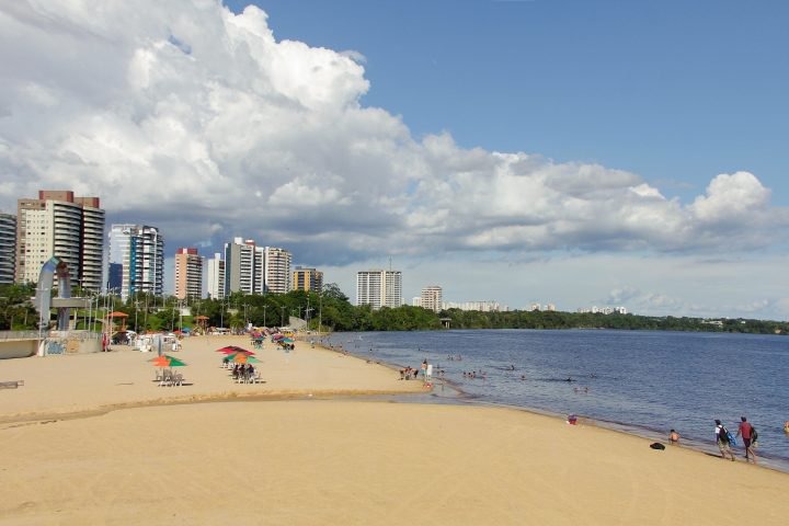 Prefeitura faz últimos ajustes de evento-teste para reabertura da praia da Ponta Negra 