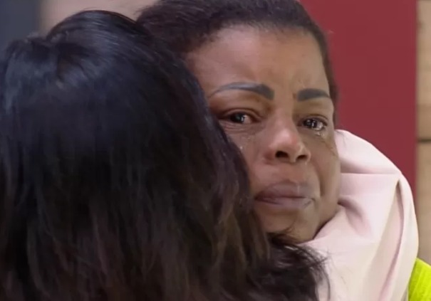 Tati Quebra Barraco cai no choro após eliminação de Mussunzinho