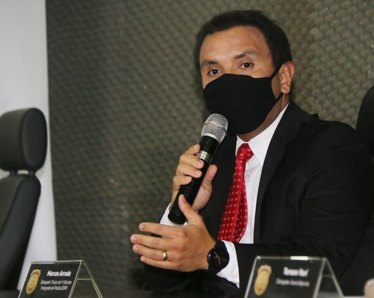 Homem que atirou em casal após ataque homofóbico em praça é preso em Manaus