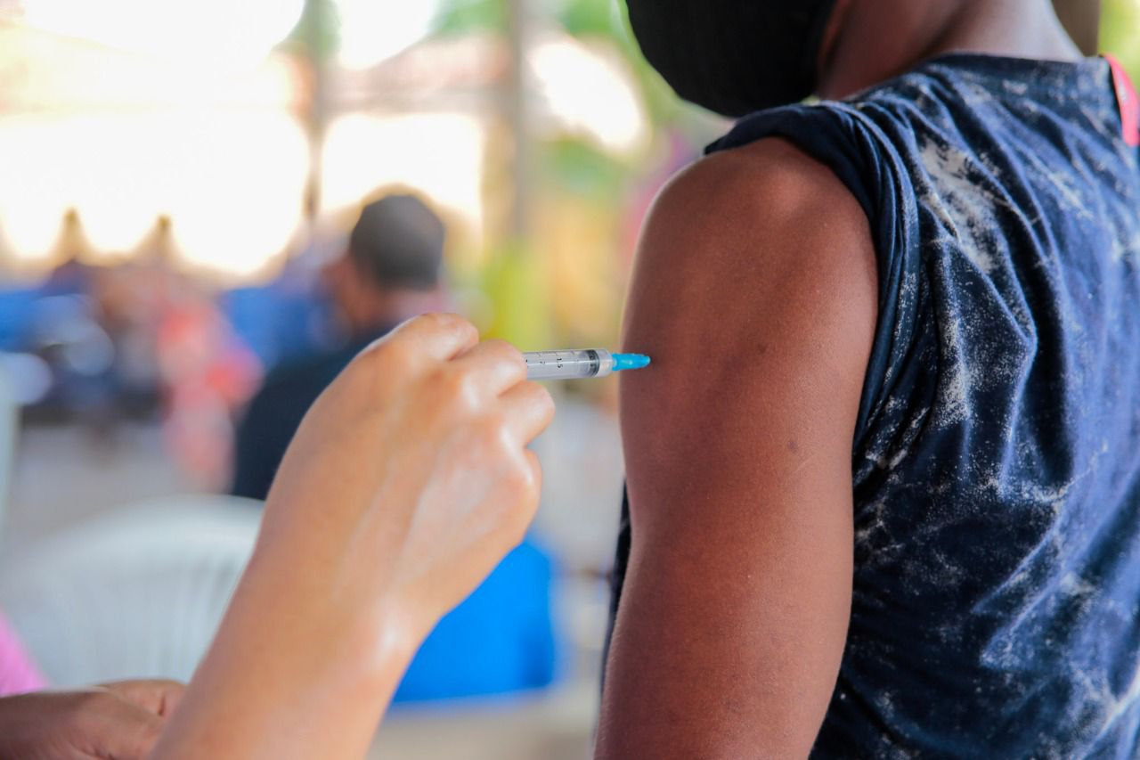 Há mais de um mês sem óbitos por Covid, Parintins vira destaque nacional e intensifica vacinação