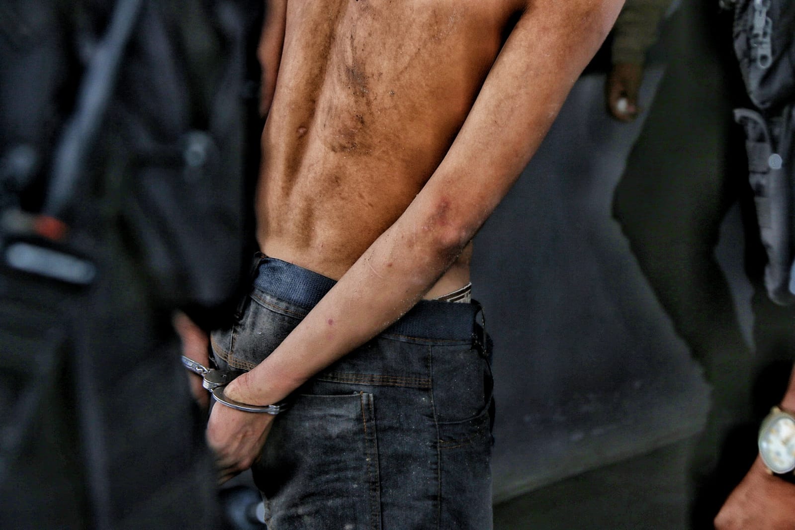 Suspeitos de matar adolescente trocam tiros com a polícia em Manaus; um morreu