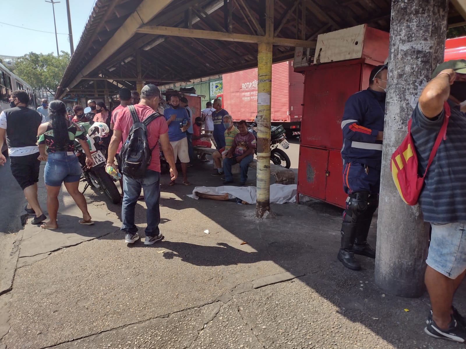 Idoso é encontrado morto em terminal de ônibus em Manaus 