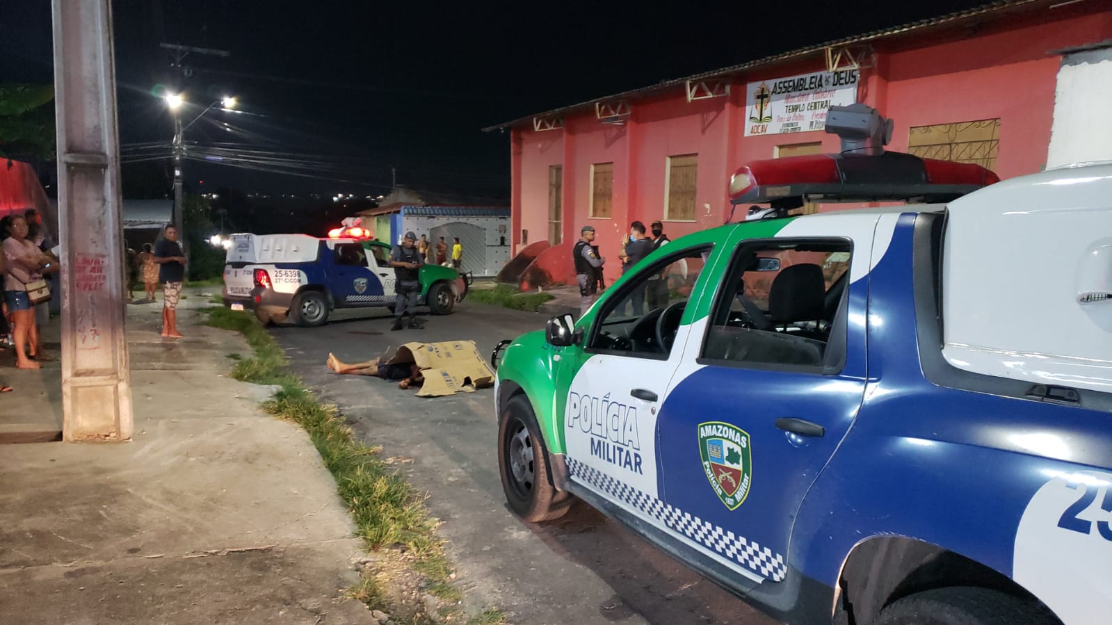 Dois homens morrem e duas mulheres são baleadas por grupo de motoristas em Manaus