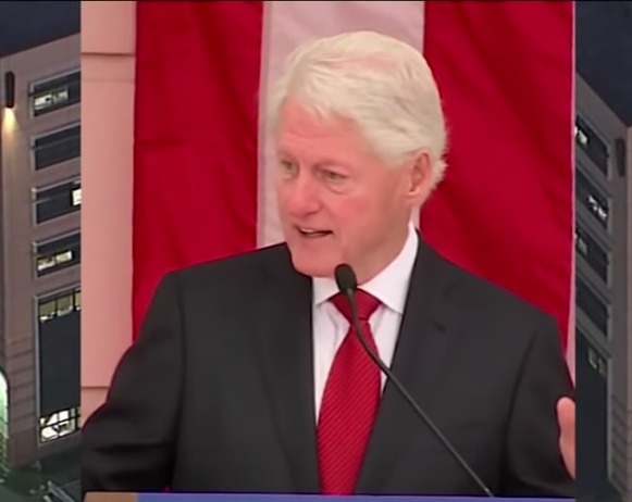 Ex-presidente dos EUA Bill Clinton é internado com infecção