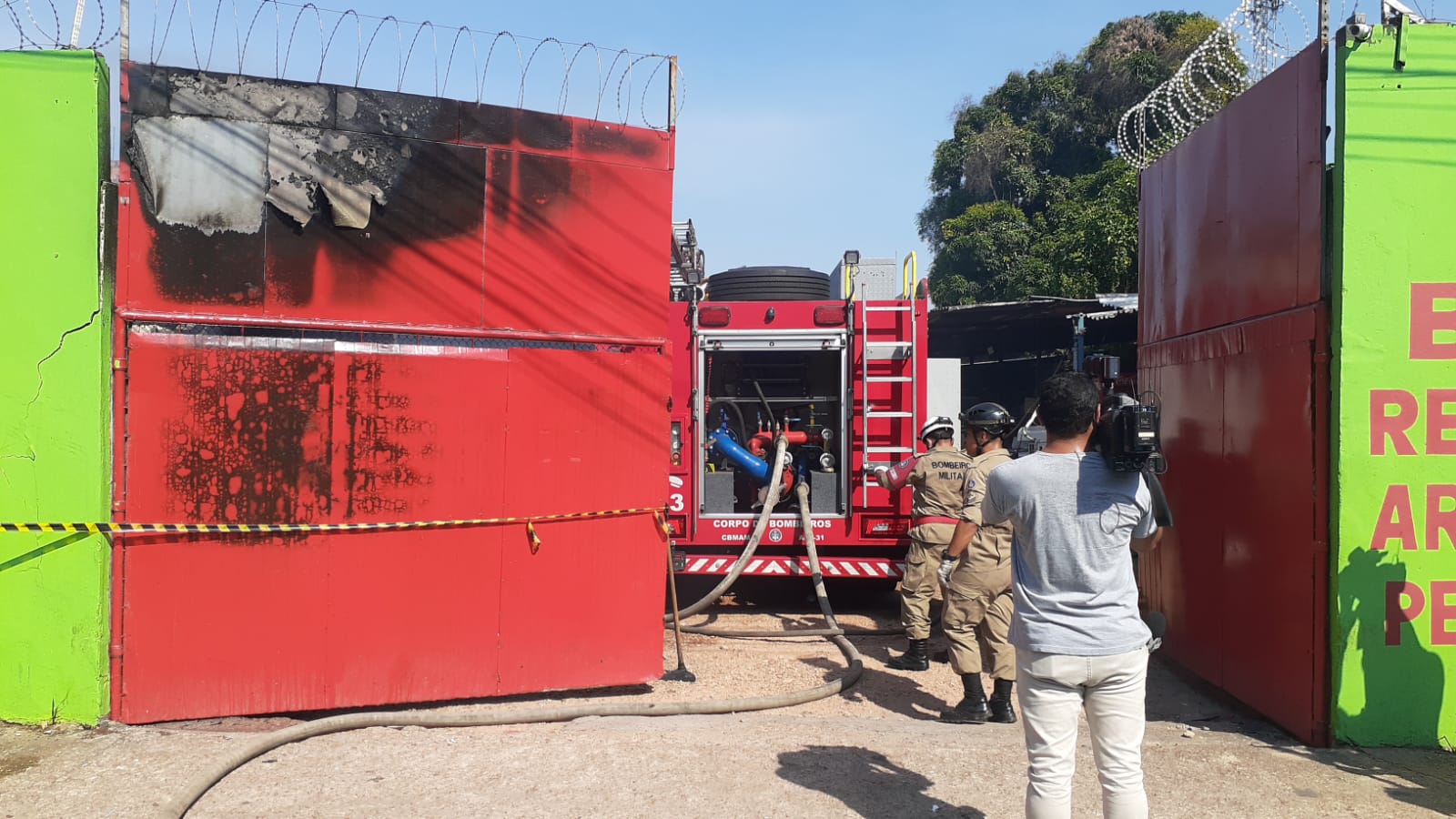 Incêndio em loja de refrigeração termina com perda total em Manaus