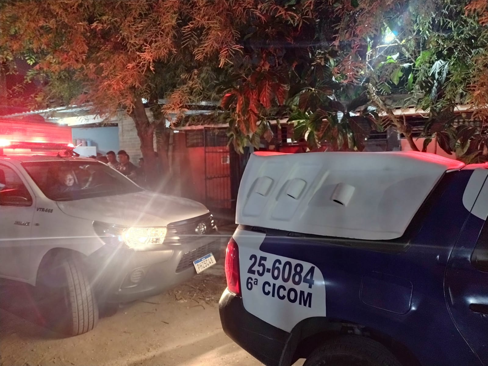 Idoso é encontrado morto e coberto com panos dentro de casa em Manaus