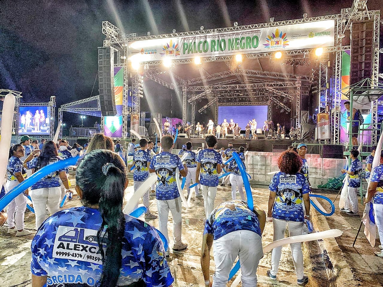 Primeira noite do Boi Manaus reúne centenas de pessoas no Sambódromo