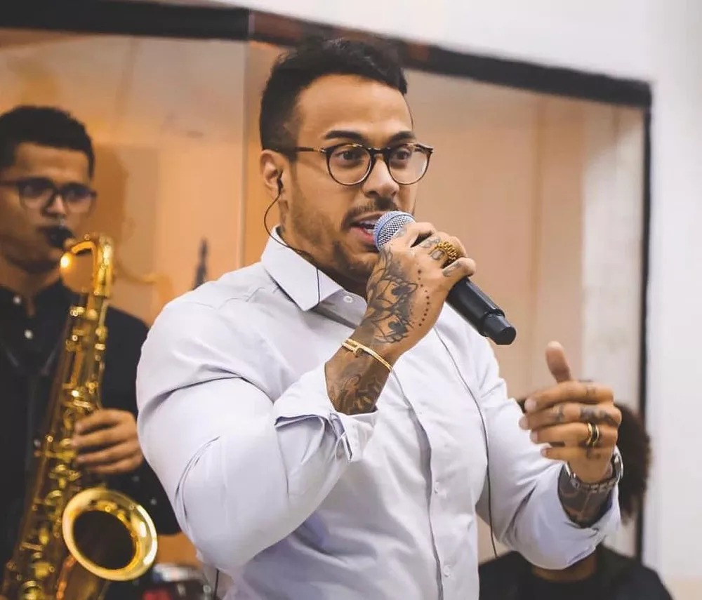 Cantor gospel é preso acusado de aplicar golpe de R$ 270 mil em lojas de luxo