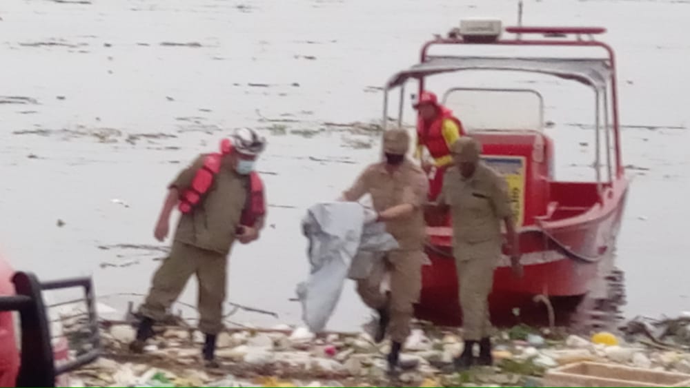 Feto é encontrado boiando na orla de Manaus