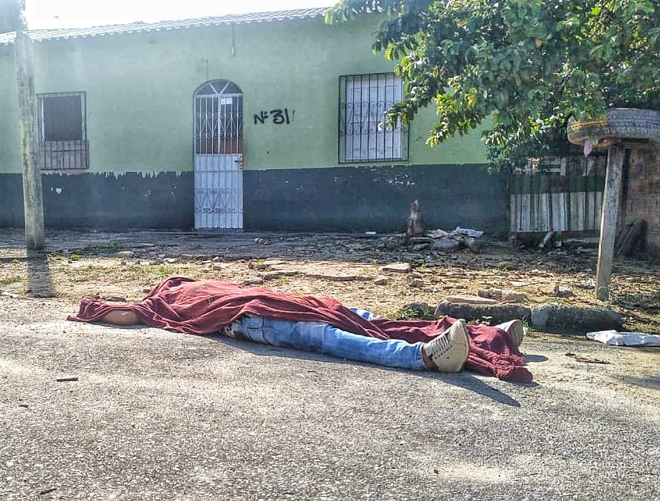 Moradores escutam tiros e encontram corpo de homem crivado de balas em Manaus