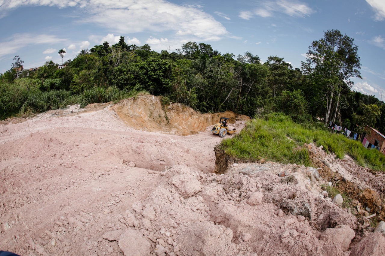 Ruas passam por obras após erosões comprometerem casas na zona Norte de Manaus