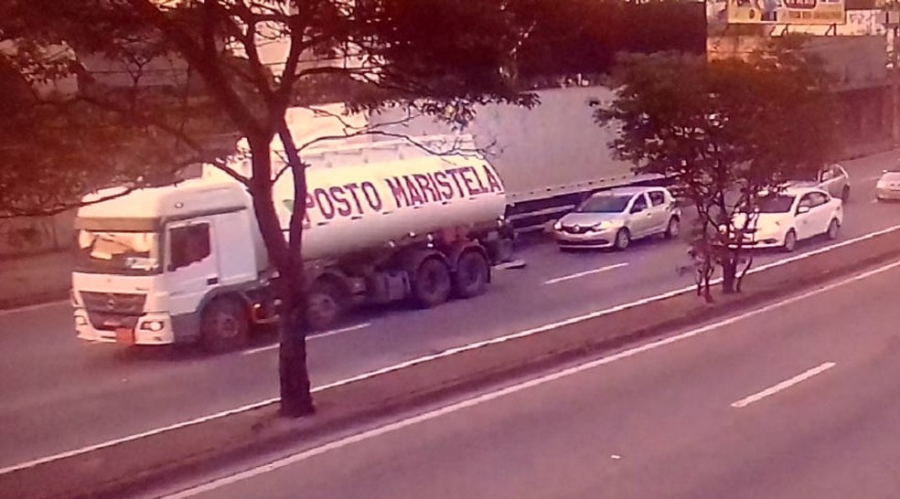 Criminosos roubam caminhão-tanque com mais de 20 mil litros de combustíveis