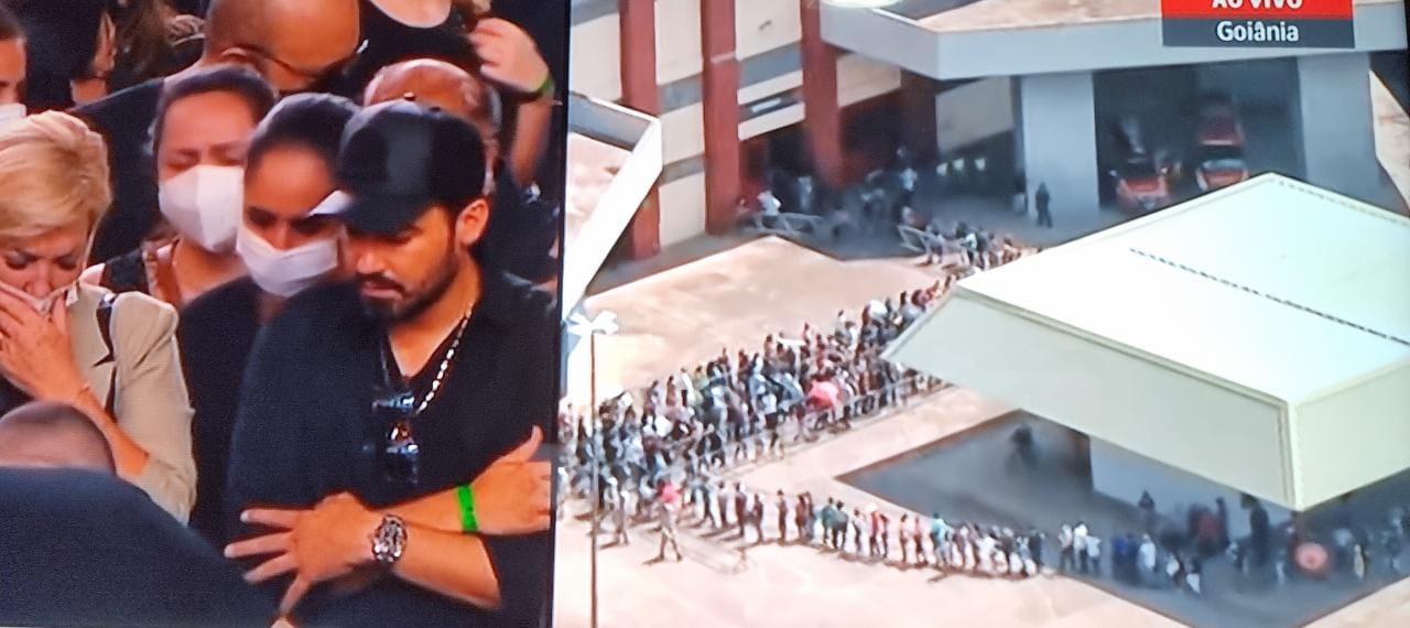 Família permite que fãs deem adeus a Marília Mendonça de perto em velório