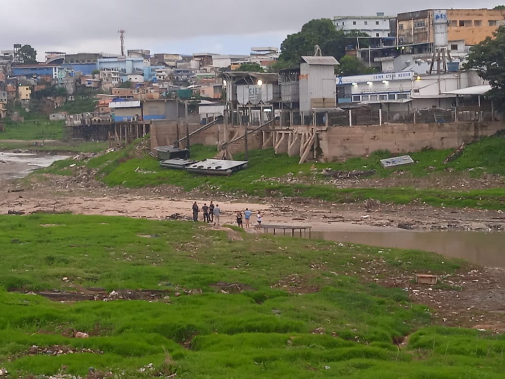 Traficante morre ao pular em igarapé para fugir da polícia em Manaus