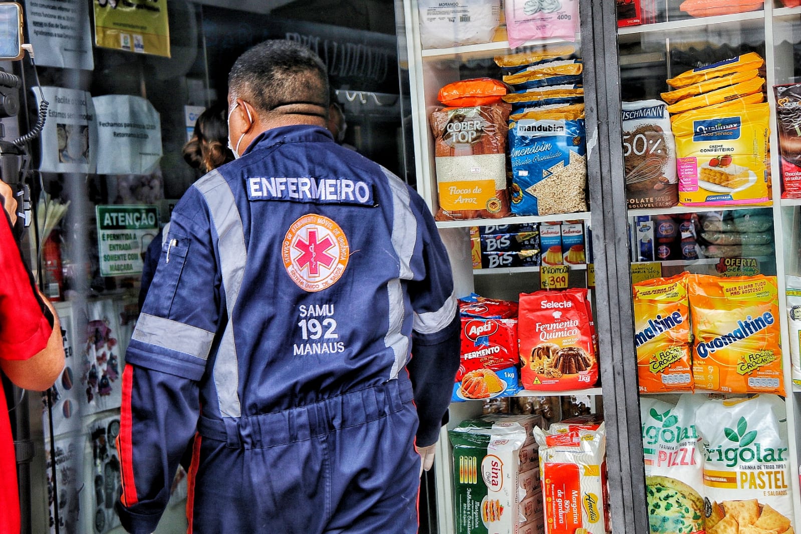 Homem é executado dentro de banheiro de mercadinho em Manaus