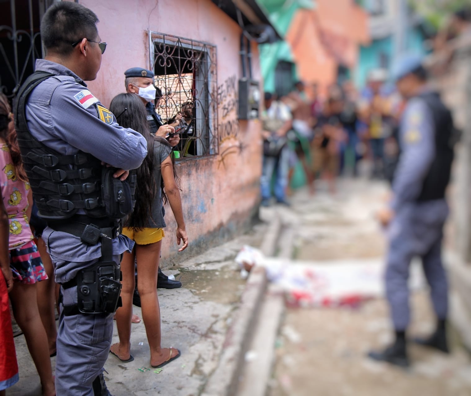 Jovem é perseguido e executado em beco de Manaus
