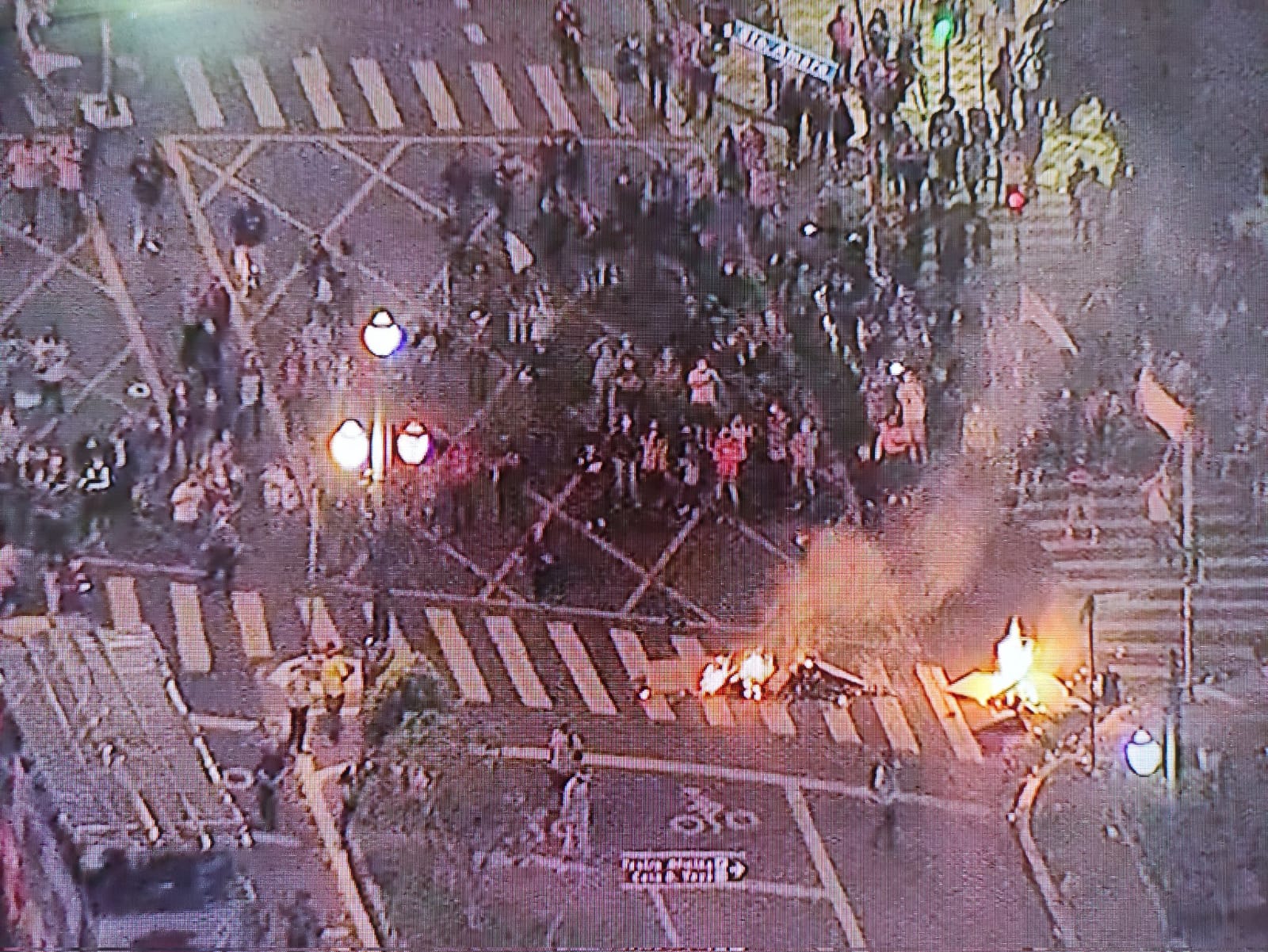 Contra a reforma da previdência, manifestantes tentam invadir Câmara de SP