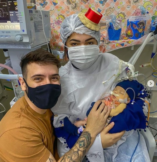 Youtuber Juliana Priscila desabafa após morte de filho de 6 meses com doença rara