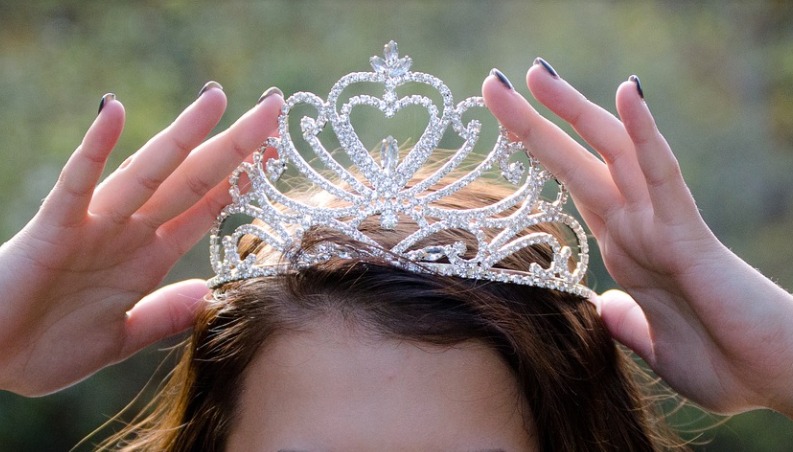 Defensoria obtém liminar para mulher trans se inscrever em concurso de beleza no Amazonas 