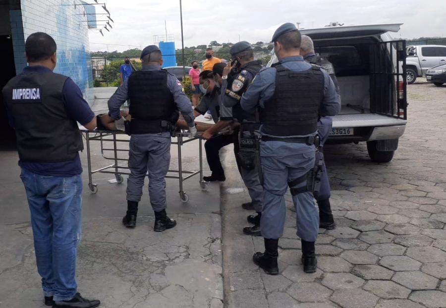 Assaltante morre em troca de tiros com a polícia em Manaus