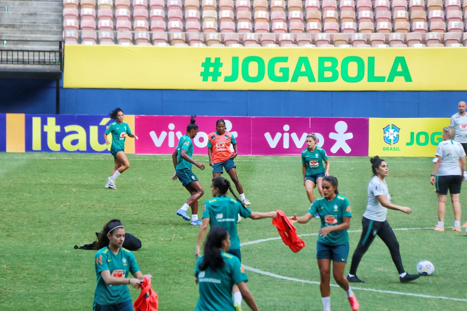 Seleção feminina faz treino na Arena da Amazônia em Manaus
