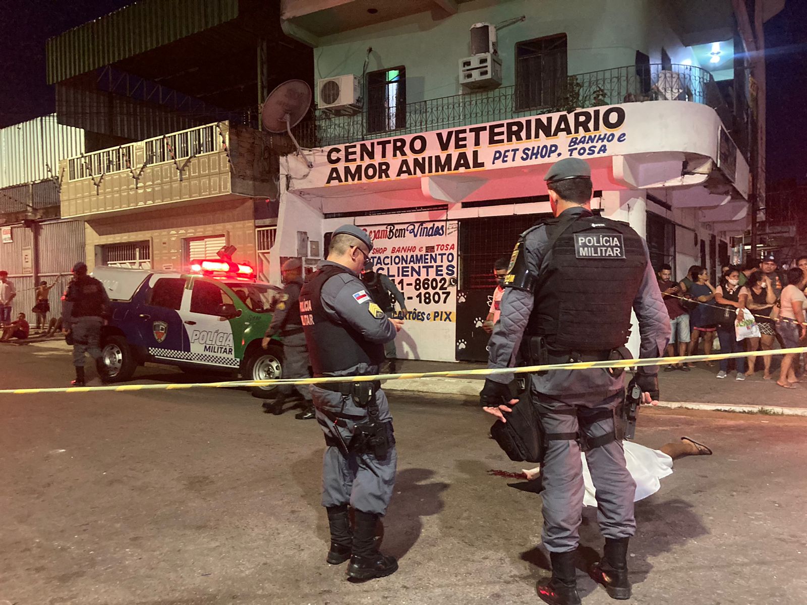 Jovem sai para visitar família e é executado no meio da rua em Manaus