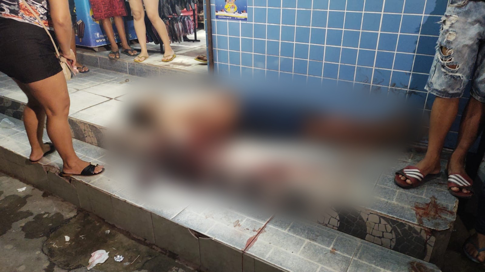 Homem é jogado em beco após ser torturado em Manaus