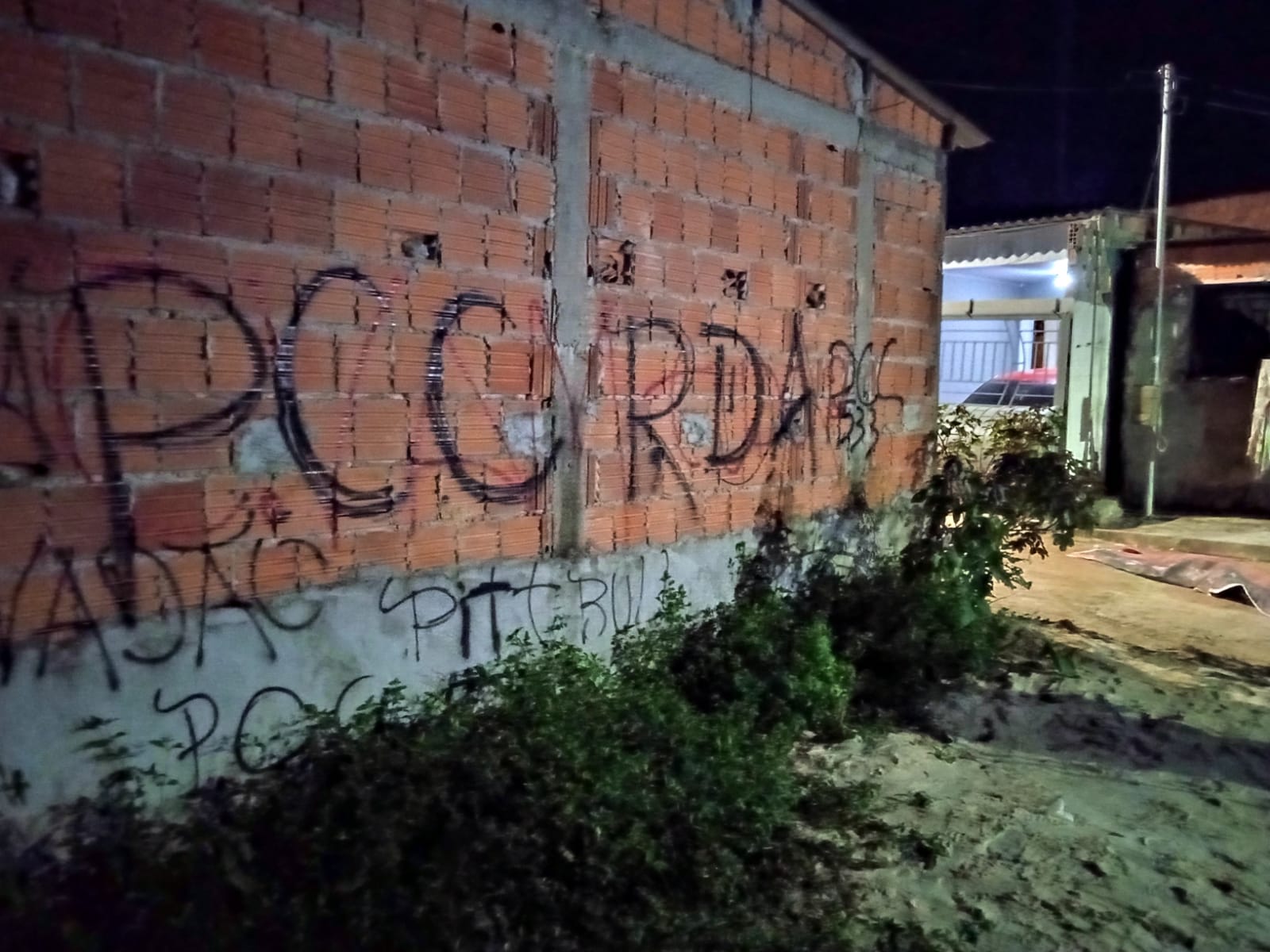 Após intenso tiroteio, moradores encontram homem crivado de balas em Manaus