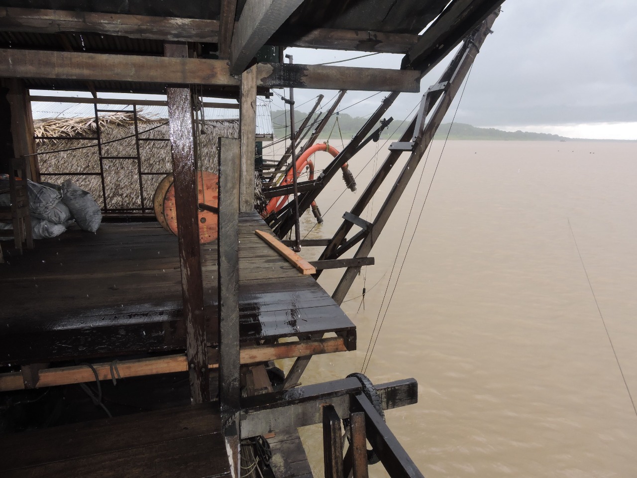 Garimpeiros seguem para outro município em busca de ouro no Rio Madeira no Amazonas