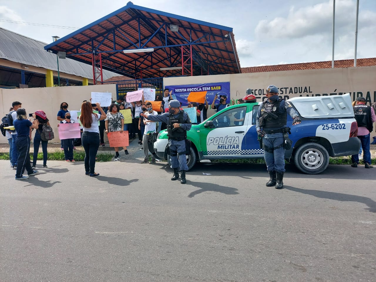 Professor é afastado após denúncia de assédio à alunas em escola de Manaus