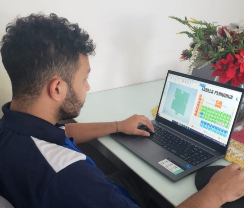 Estudante cria tabela periódica em braile 3D que será usada em escolas públicas do Amazonas