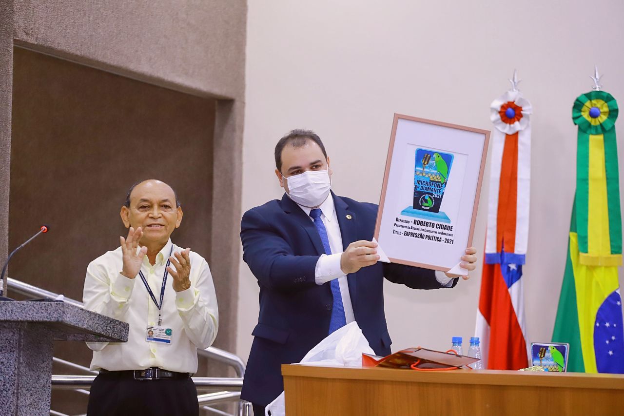 Roberto Cidade anuncia 38% de reajuste salarial aos servidores da Assembleia Legislativa