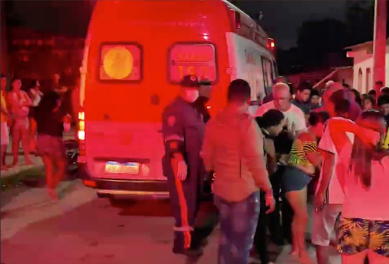 Criminosos executam mulher com tiros na cabeça no meio da rua em Manaus